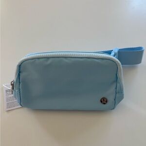 Lululemon everywhere belt bag